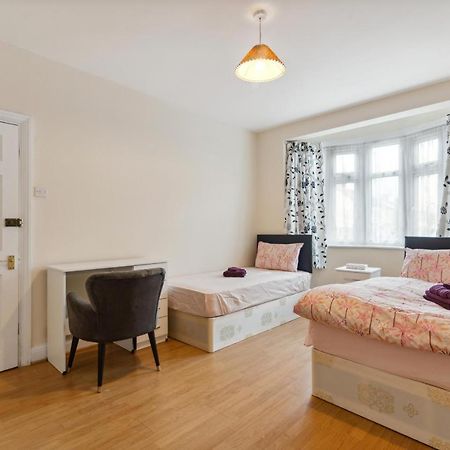 Beautiful Cozy Room Лондон Екстериор снимка