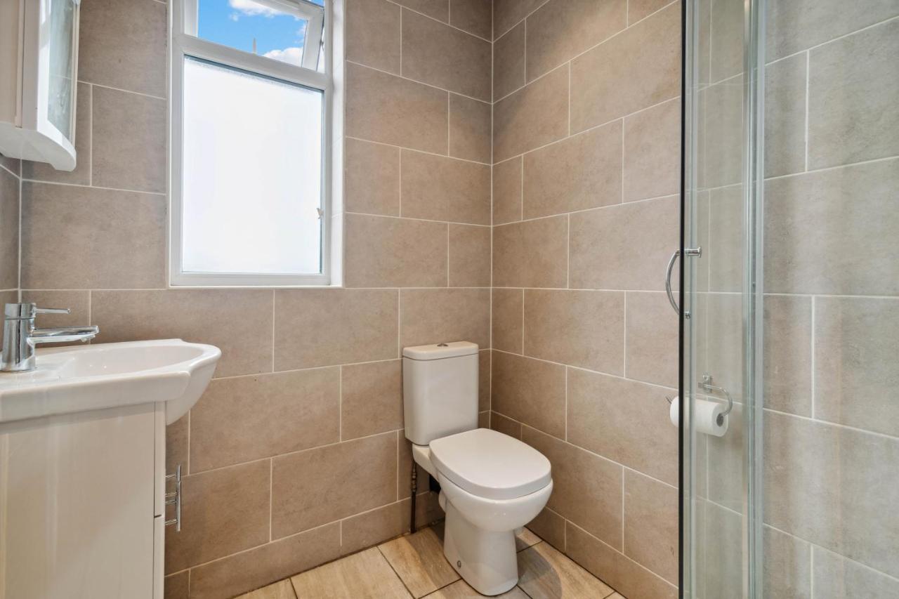 Beautiful Cozy Room Лондон Екстериор снимка