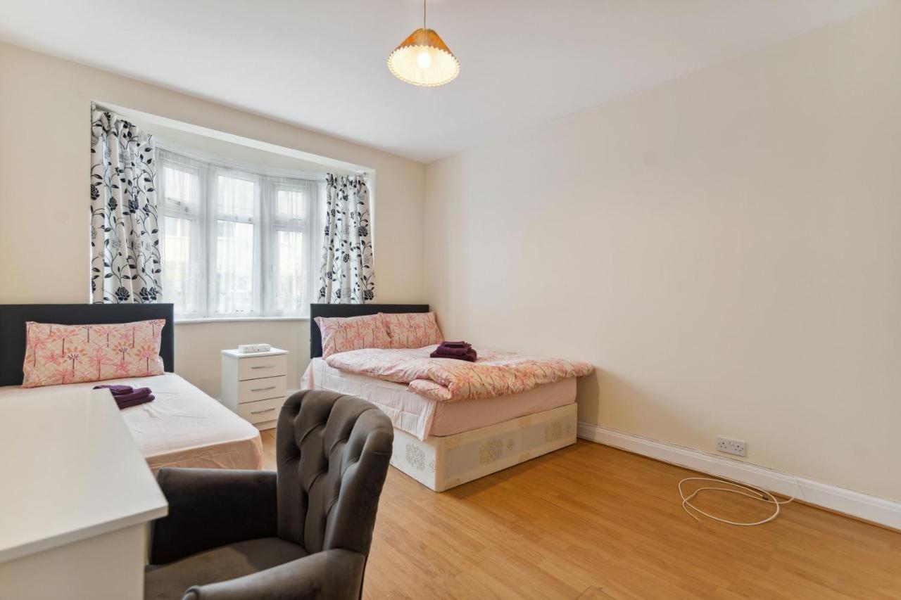 Beautiful Cozy Room Лондон Екстериор снимка
