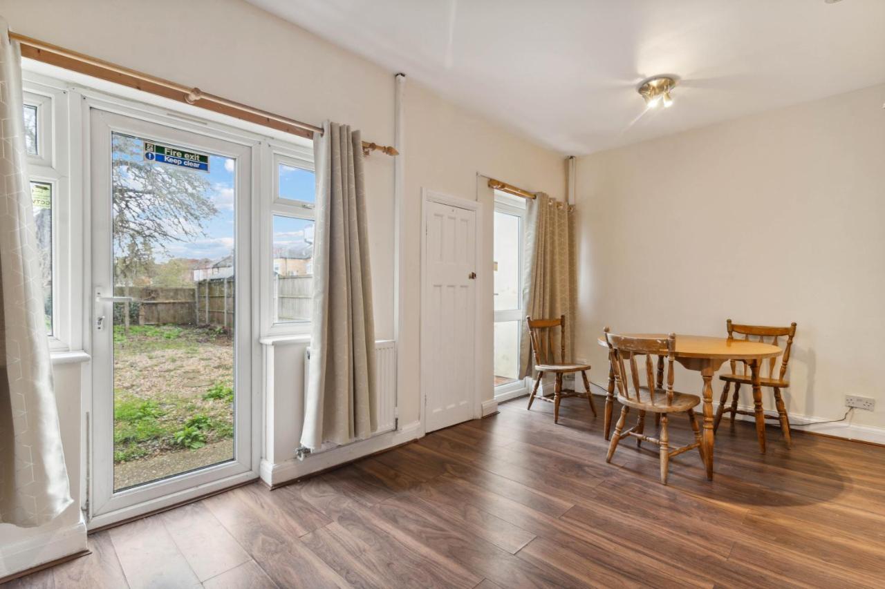 Beautiful Cozy Room Лондон Екстериор снимка