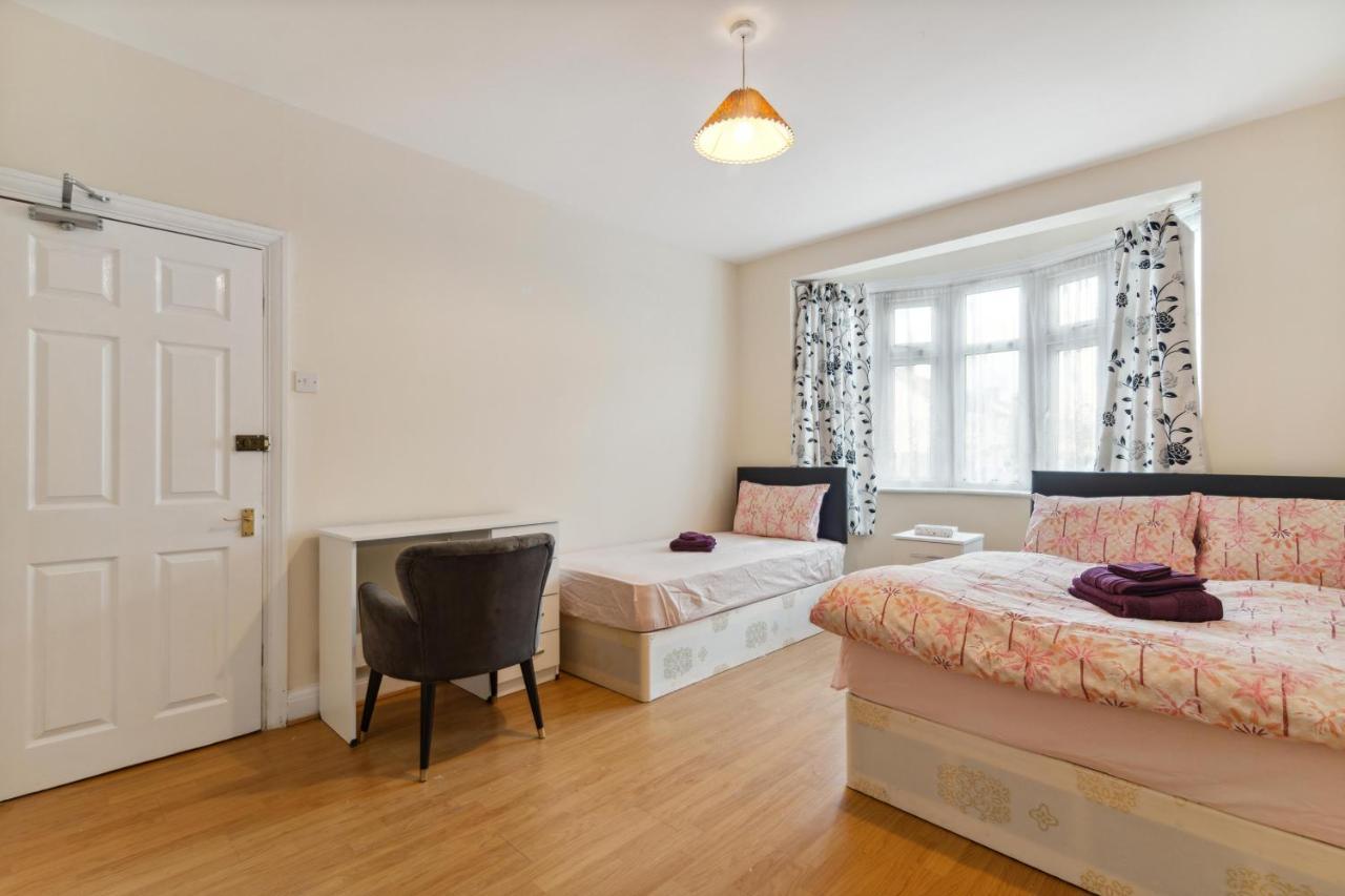 Beautiful Cozy Room Лондон Екстериор снимка