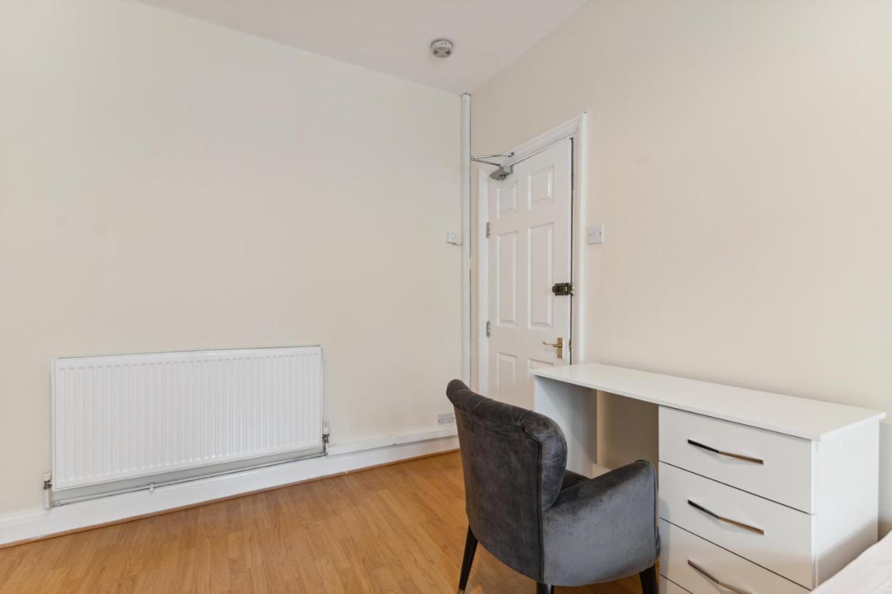 Beautiful Cozy Room Лондон Екстериор снимка