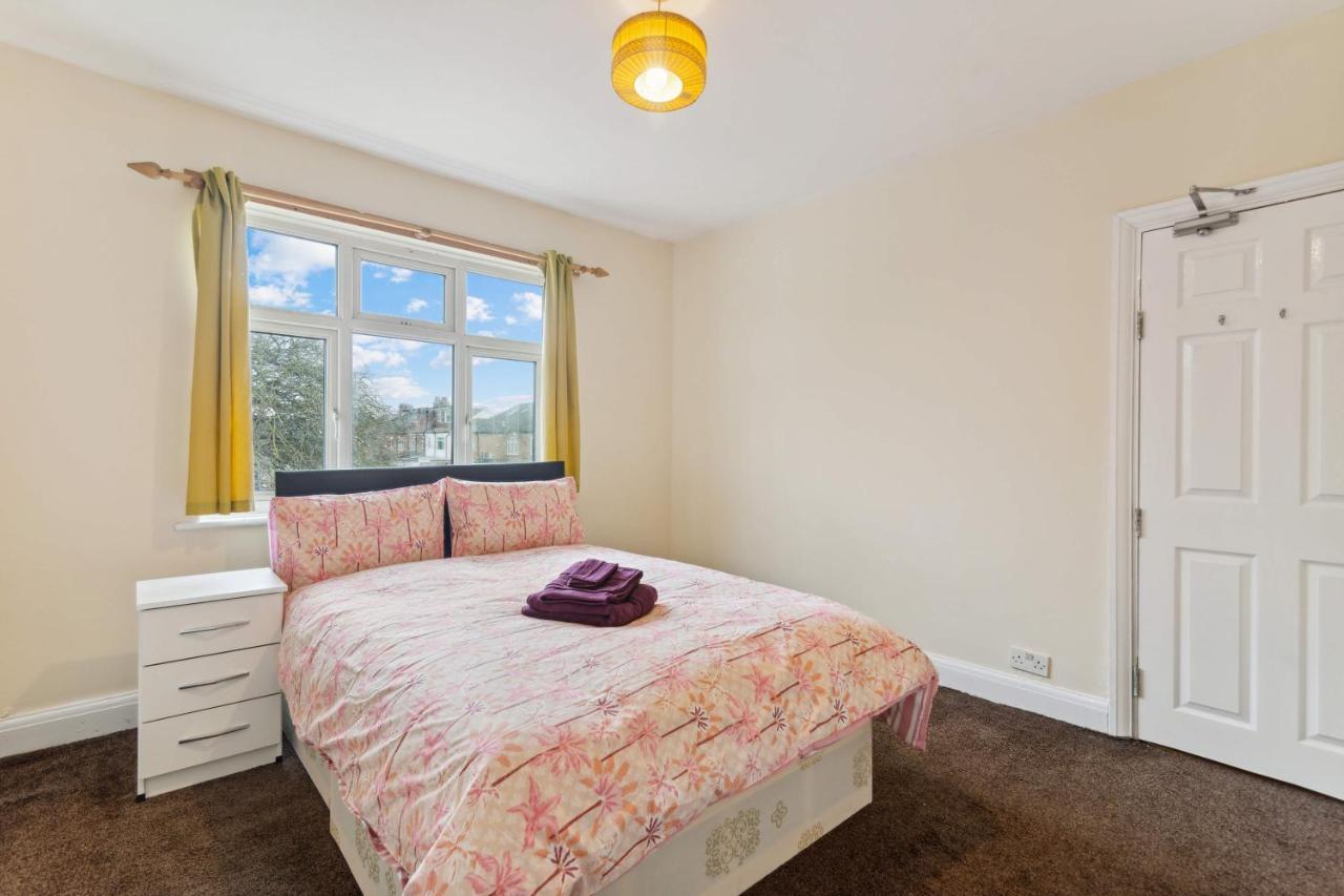 Beautiful Cozy Room Лондон Екстериор снимка