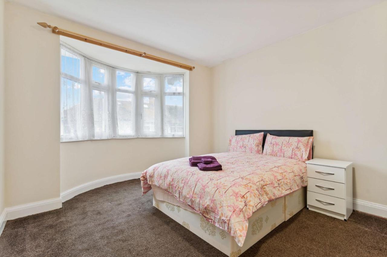 Beautiful Cozy Room Лондон Екстериор снимка